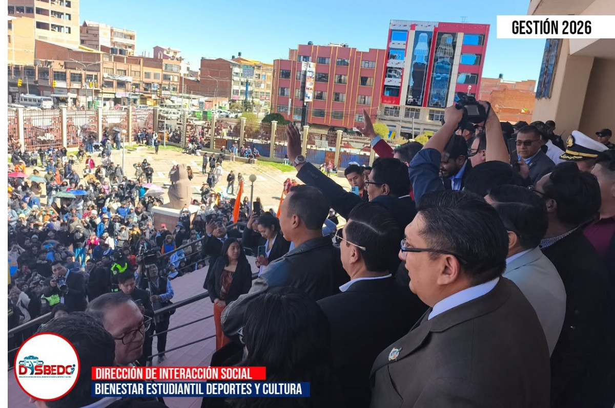 La UPEA honra al Presidente Rodrigo Paz Pereira con el Doctorado Honoris Causa en una emotiva ceremonia.