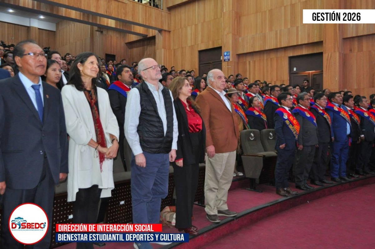 La UPEA honra al Presidente Rodrigo Paz Pereira con el Doctorado Honoris Causa en una emotiva ceremonia.v