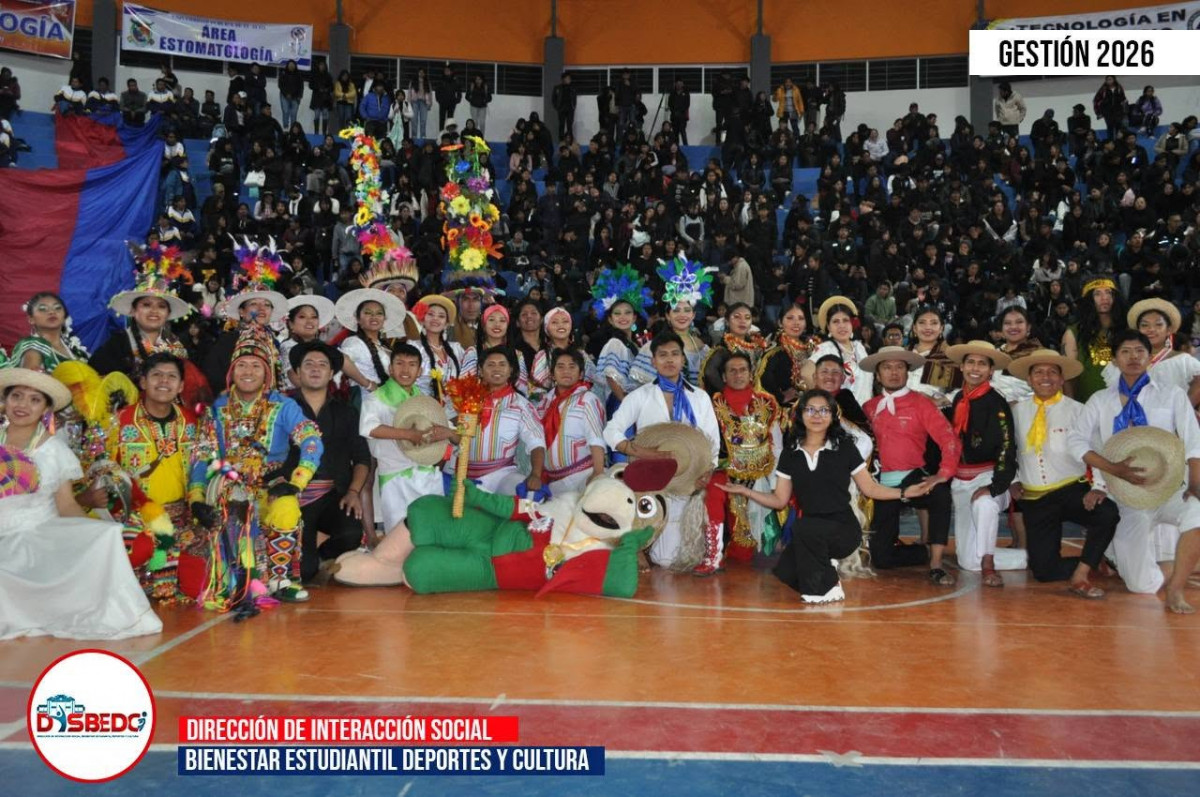 Gran participación universitaria en el recibimiento de las delegaciones universitarias.