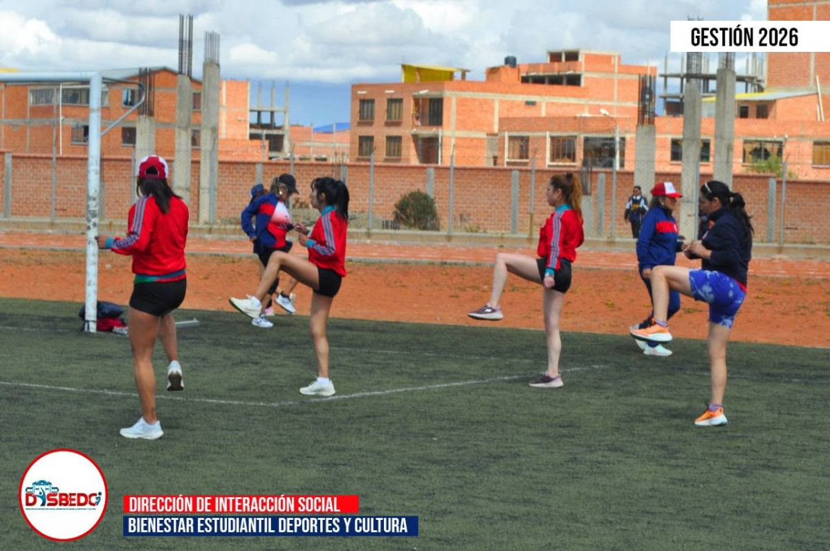 La comunidad universitaria vive con pasión las diferentes disciplinas de atletismo en el Estadio Cosmos 79.