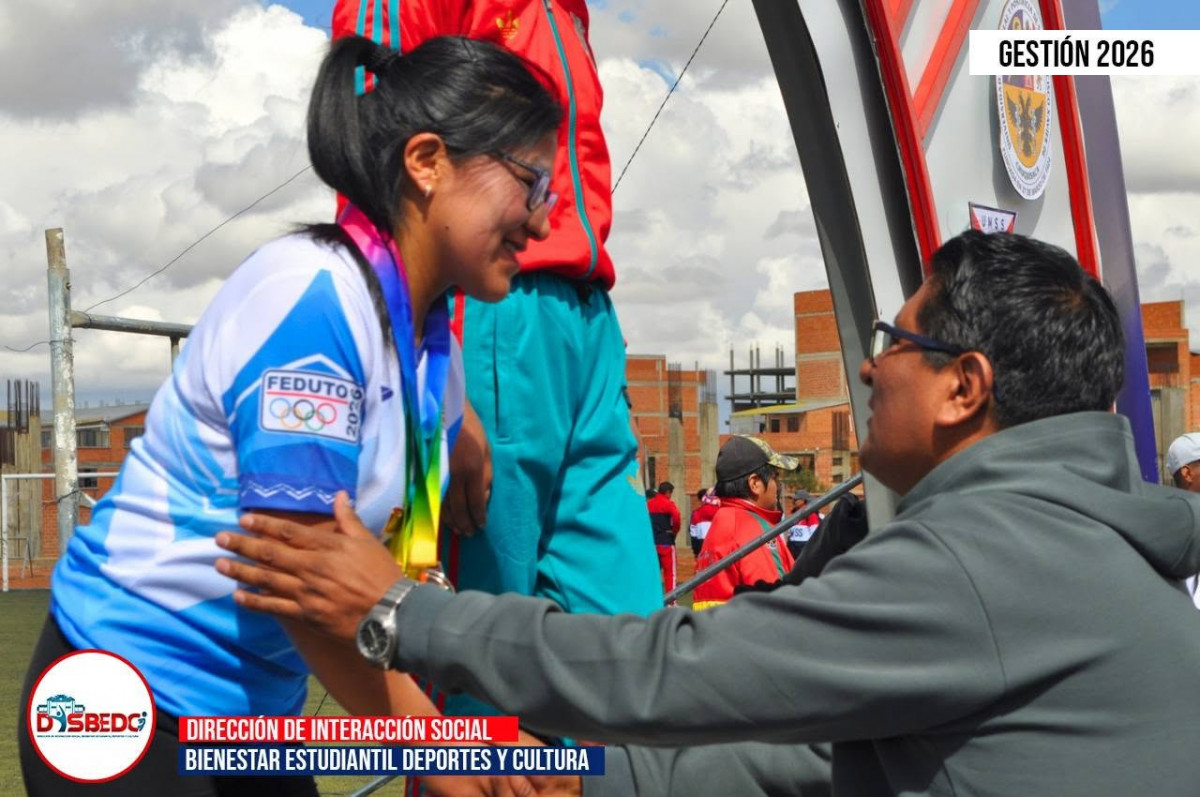 Autoridades de la Universidad Pública de El Alto estuvieron presentes en el Estadio Cosmos 79.