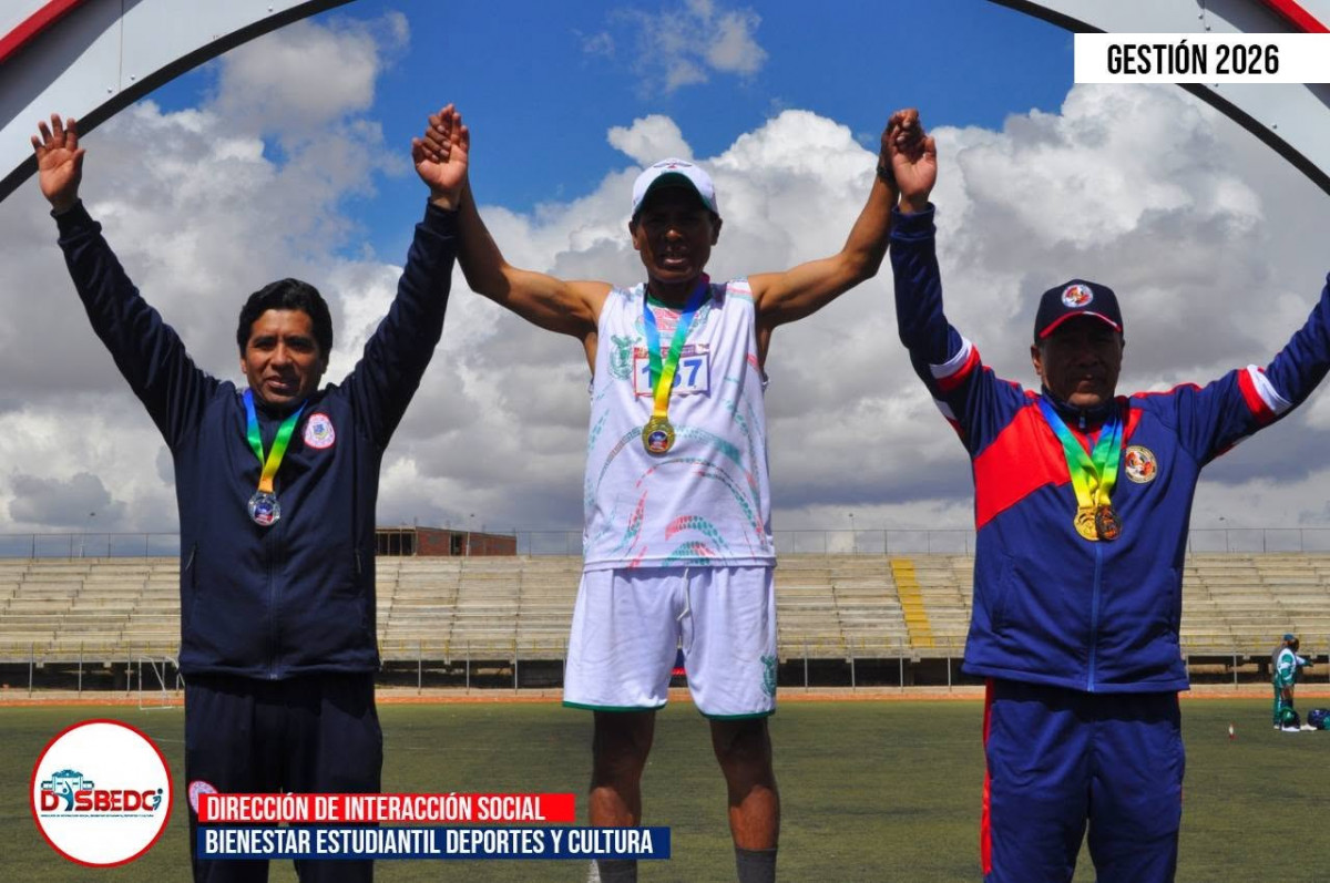 Premiación de la categoría masculina en las diferentes disciplinas de atletismo en el Estadio Cosmos 79.