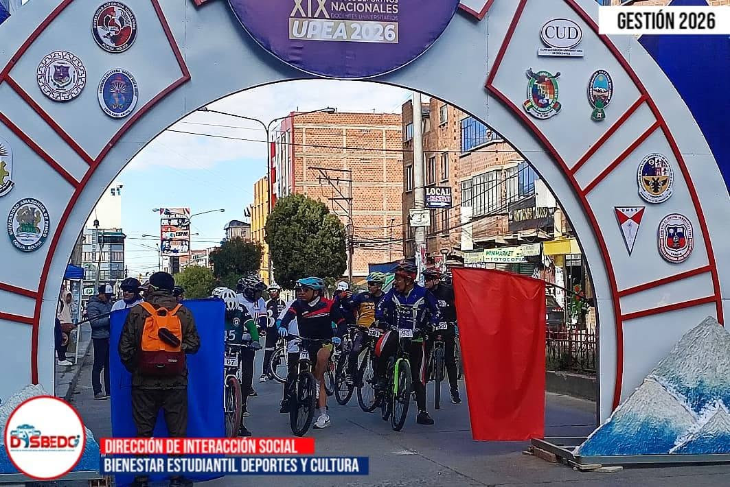 Docentes de las universidades públicas participaron con entusiasmo en la disciplina de ciclismo.