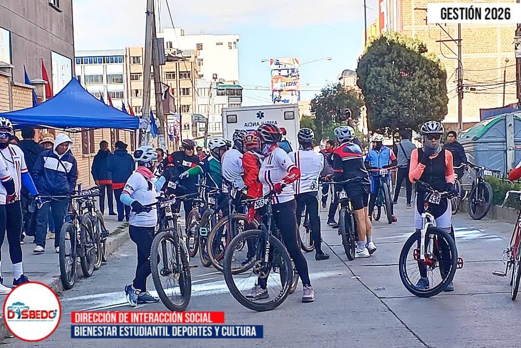 Docentes de las universidades públicas participaron con entusiasmo en la disciplina de ciclismo.
