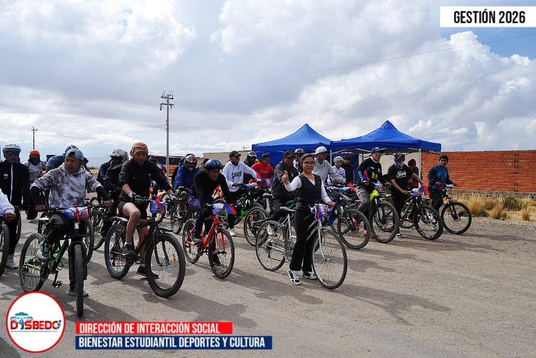 Participantes de la Gran Rodada Ciclística “Deportistas de Altura” 2026 realizaron su preparación y calentamiento previo en Pucarani