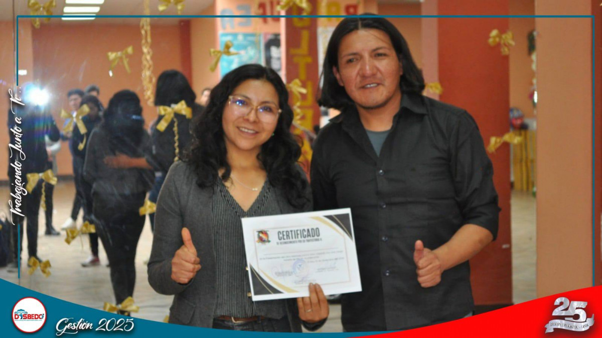 Estudiantes de la Carrera de Ciencias de la Educación “Sede Achacachi” presentan libros culturales