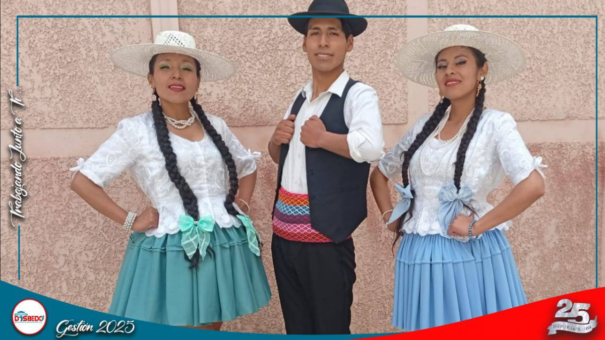 Presentación del Ballet Folklórico en el Acto de Egreso de la Carrera de Ciencias de la Comunicación Social