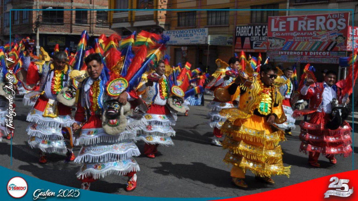 La Entrada UPEA 2025 Brilla Junto a sus Máximas Autoridades