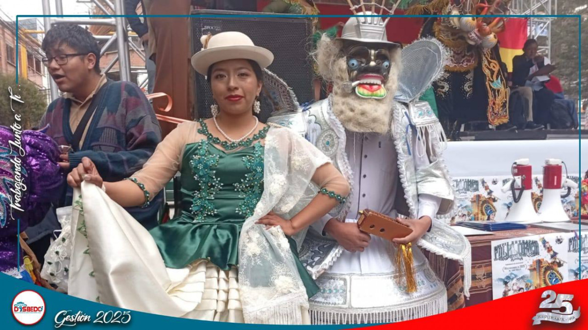 Feria Cultural y Artística de Monografías une talento y tradición rumbo a la Entrada Folklórica de la UPEA.