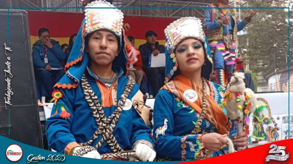 Feria Cultural y Artística de Monografías une talento y tradición rumbo a la Entrada Folklórica de la UPEA.