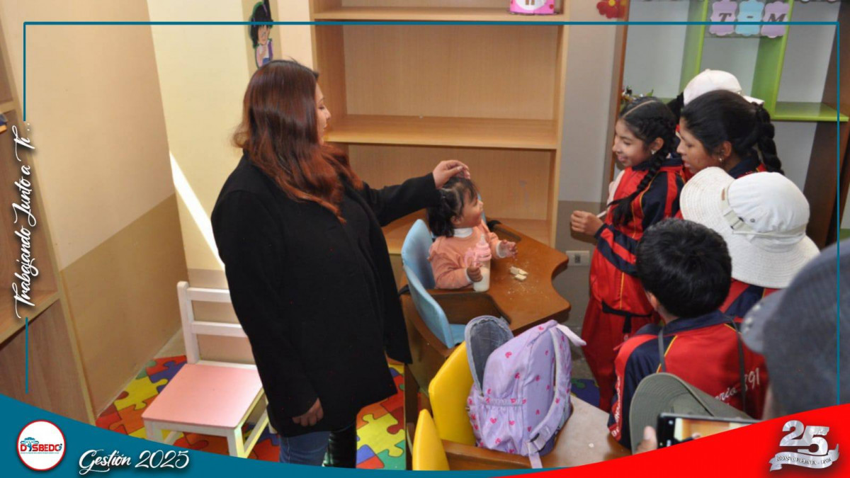 Estudiantes del colegio Centenario 891 de Juli visitan la UPEA y se inspiran en una futura vida profesional.