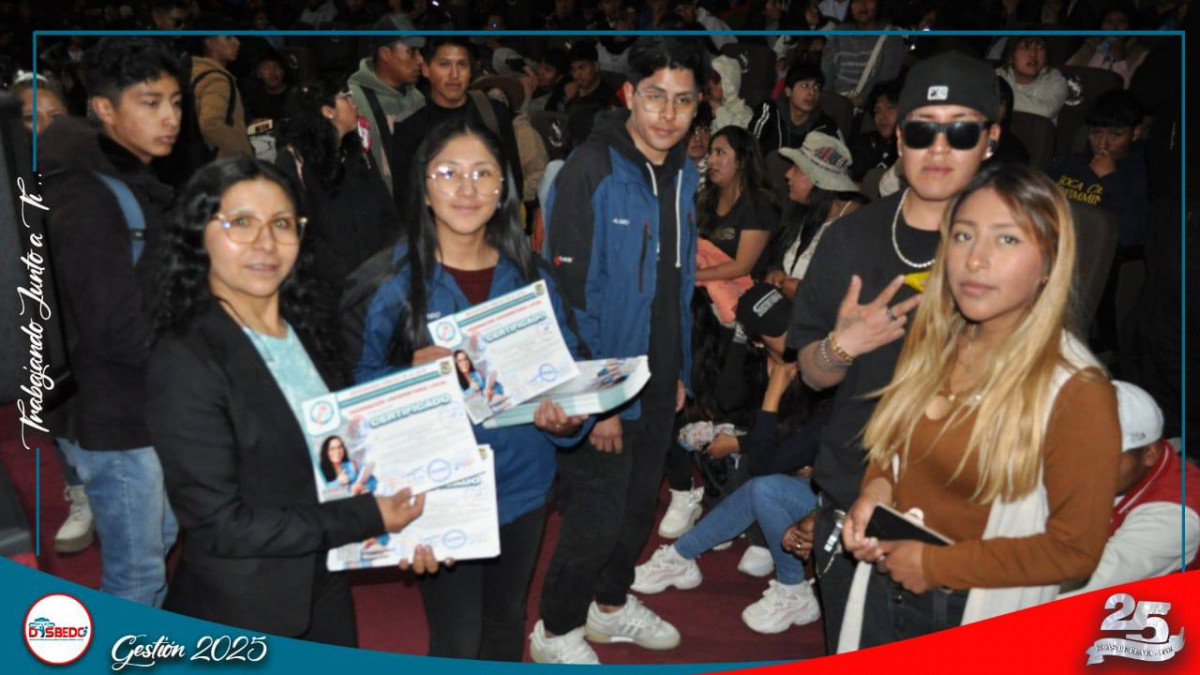 Seminario sobre Becas Universitarias reúne a la comunidad estudiantil