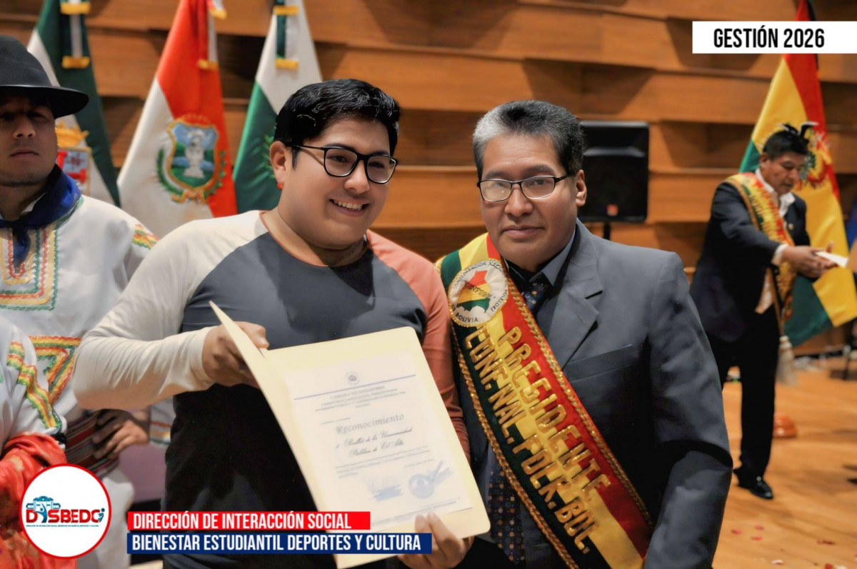 La diversidad del folklore boliviano se hizo sentir en la Casa Grande del Pueblo