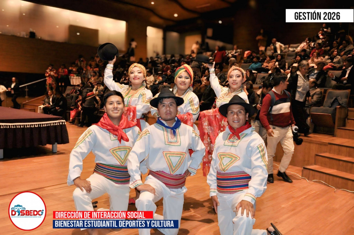 La diversidad del folklore boliviano se hizo sentir en la Casa Grande del Pueblo