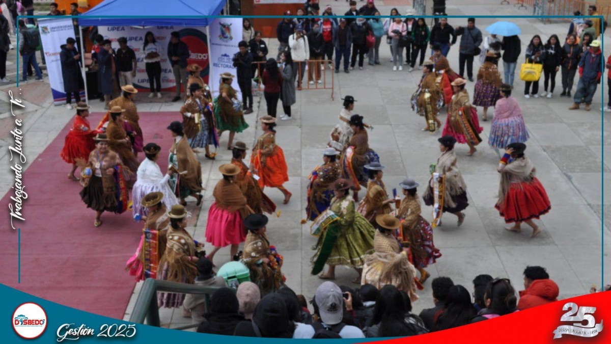 Ensayo general de los candidatos a Miss, Míster, Cholita, Ñusta y Chasqui UPEA 2025 reúne belleza, alegría y tradición.